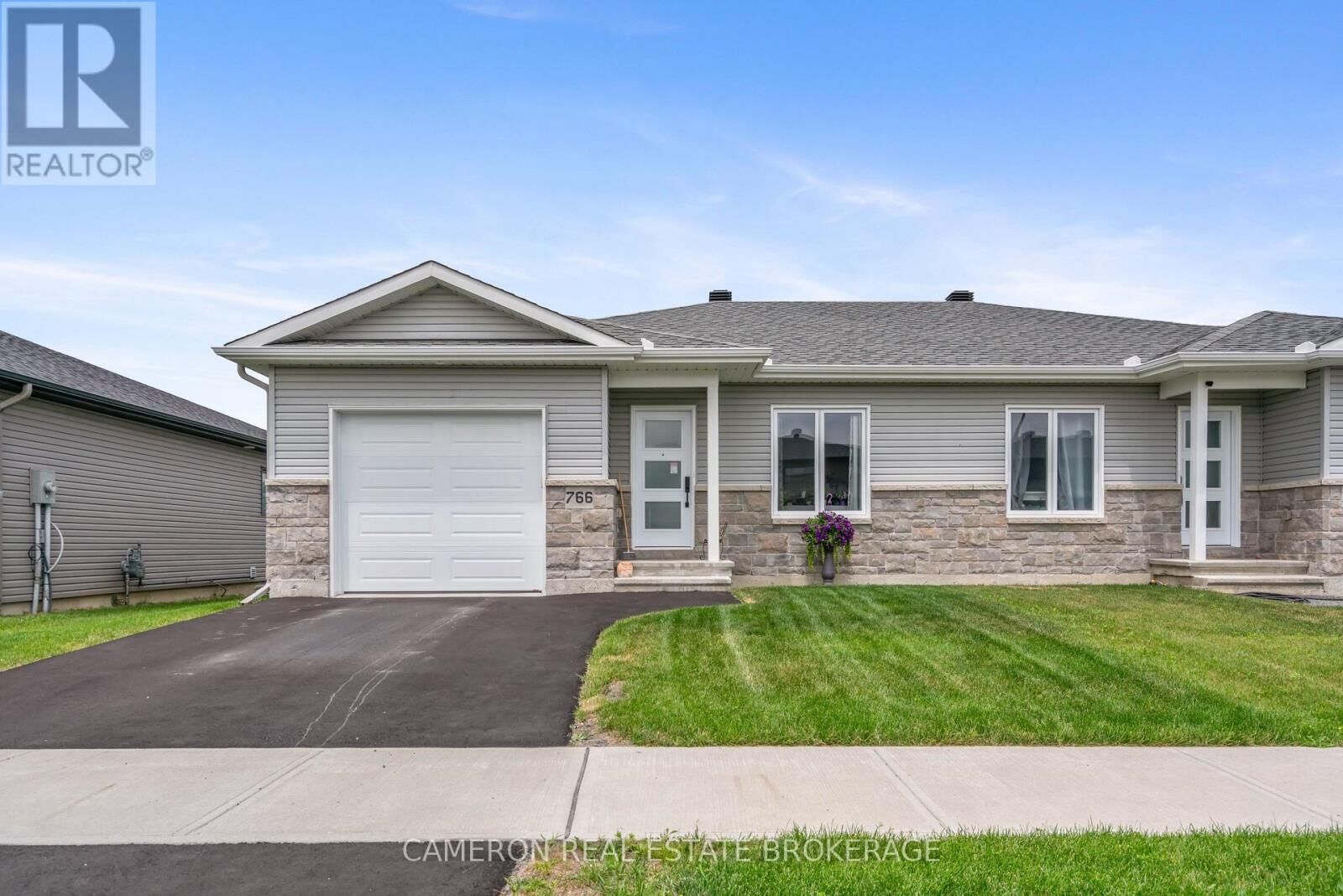 Property Photo: 766 Walton Street ON K6H 0J2