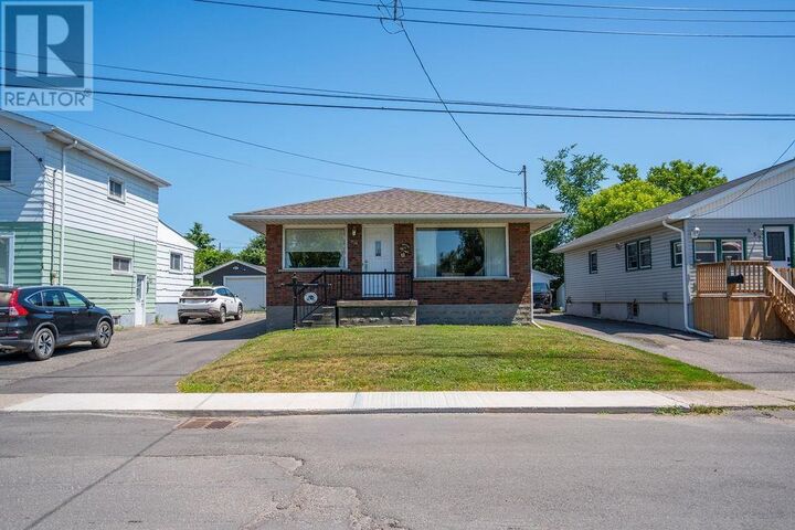 Property Photo: 536 Charles St ON P6C 3L8