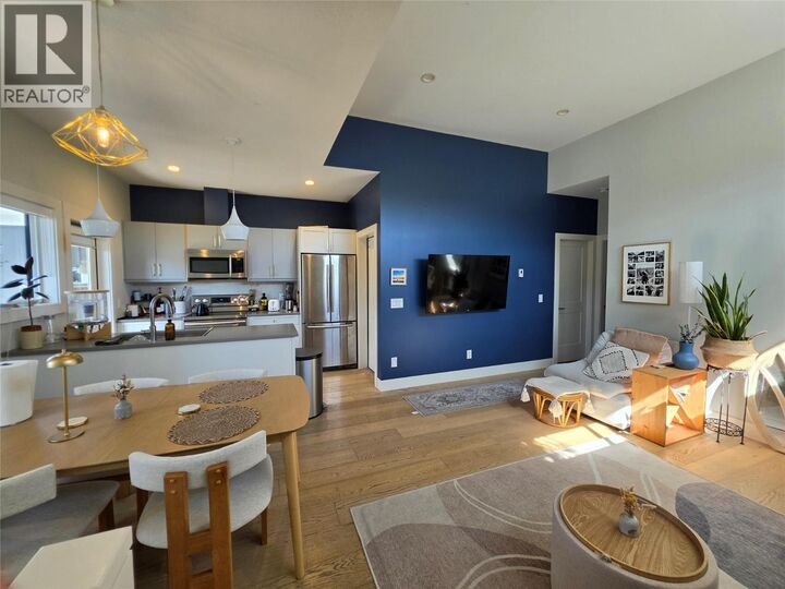 Property Photo:  726 Coopland Crescent 2  BC V1Y 2V1 