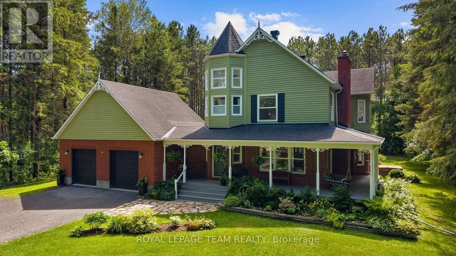 Property Photo: 28 Kimini Drive ON K2S 1S6