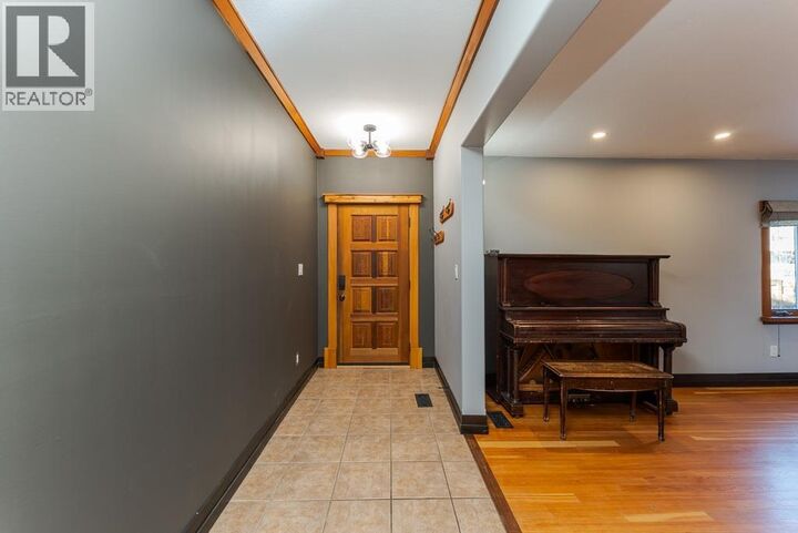 Property Photo:  794 Winnipeg Street  BC V2L 2V2 