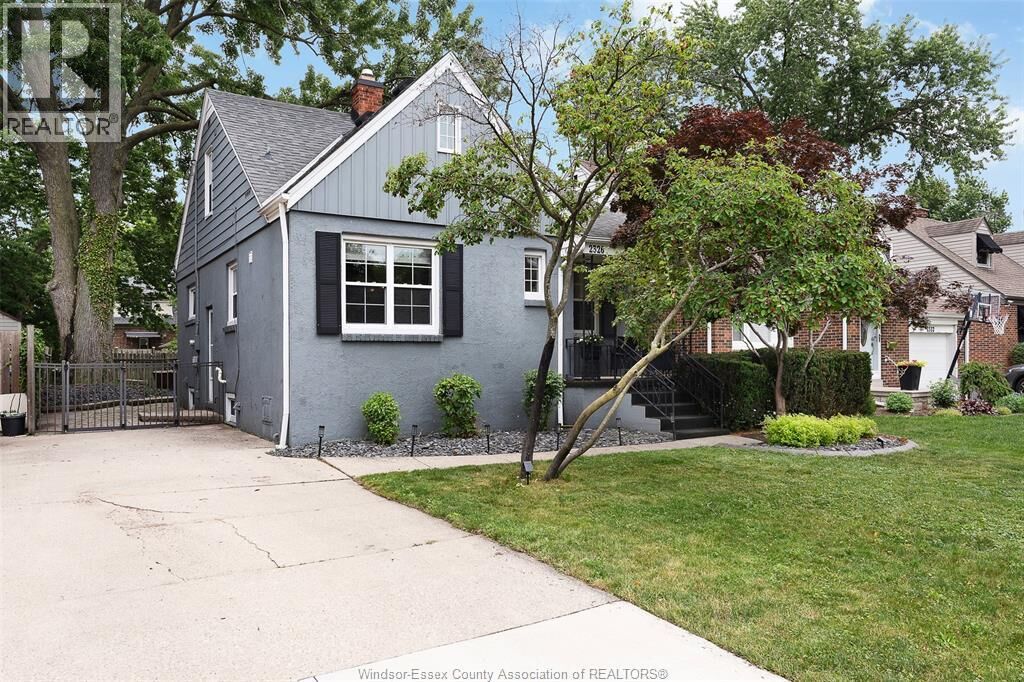 Property Photo:  2326 Gladstone Avenue  ON N8W 2P1 