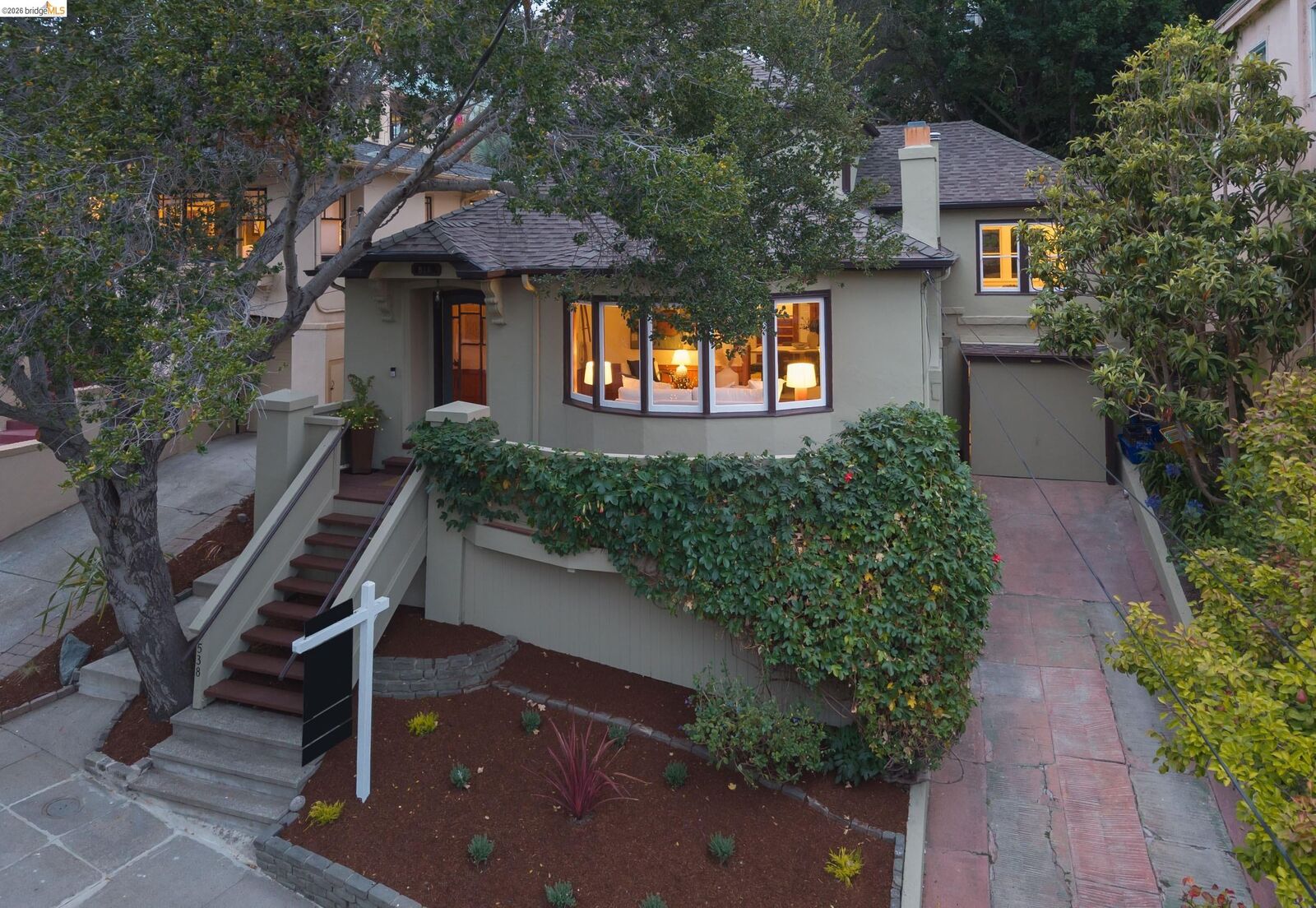 Property Photo: 538 Weldon Ave CA 94610