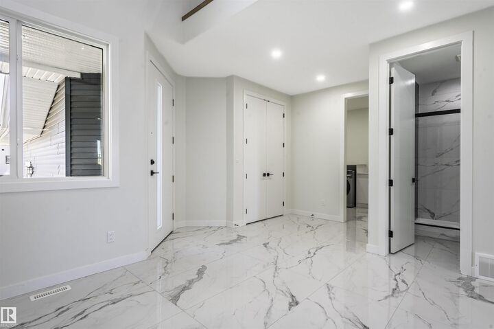 Property Photo:  216 33 Street SW  AB T6X 3C7 