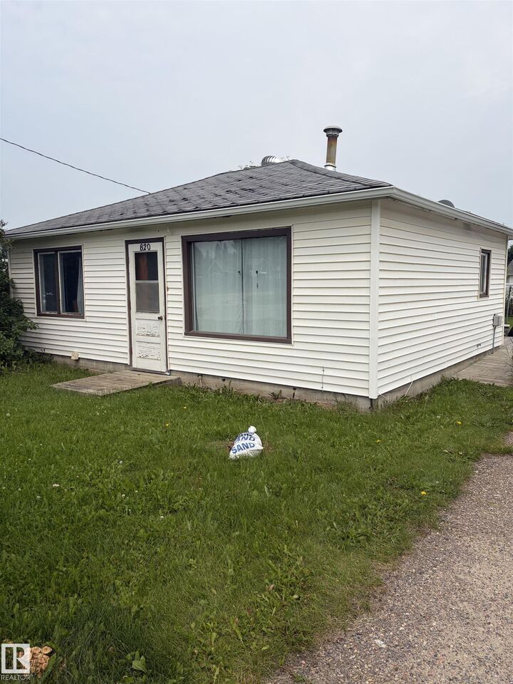 Property Photo: 820 16 Avenue AB T0A 0V4