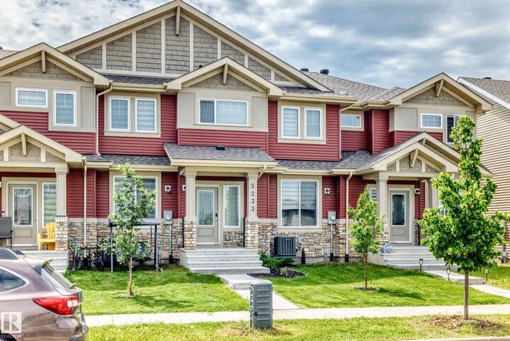 5233 22 Avenue SW — photo 1