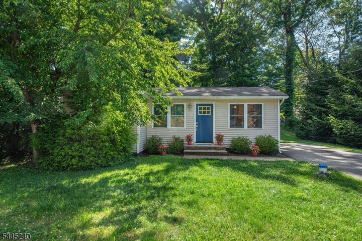 Property Photo: 30 Tobyhanna Trl NJ 07843