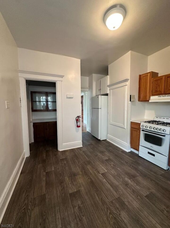 Property Photo: 185 S Orange Ave 6 NJ 07079