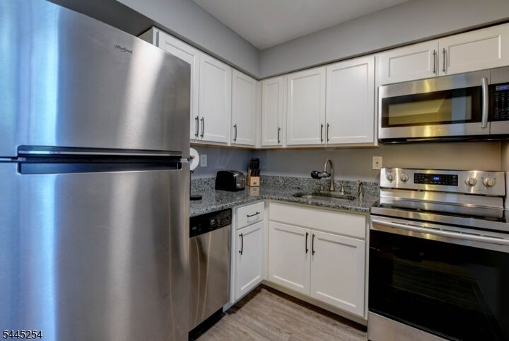 Property Photo:  520 Turnpike C221  NJ 07444 