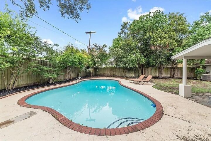 Property Photo:  5616 Pine Street  TX 77081 