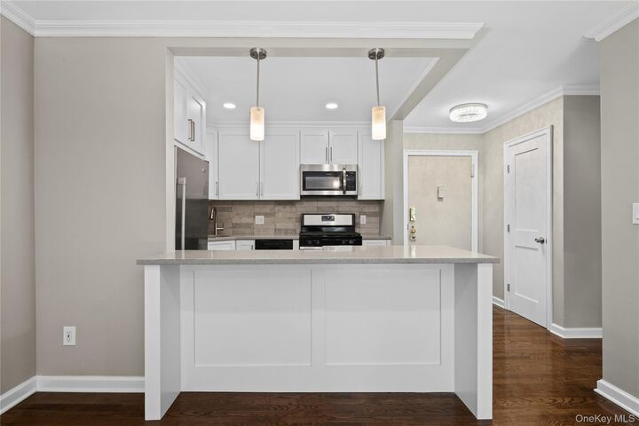 Property Photo: 152 B N Broadway 2E NY 10603