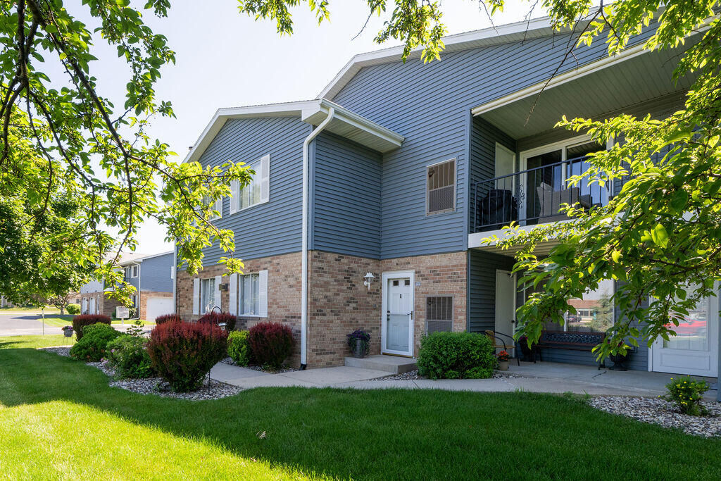 Property Photo: 1319 Sunnyslope Dr WI 53406