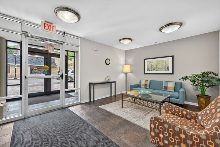 Property Photo:  135 S York Street 306  IL 60126 