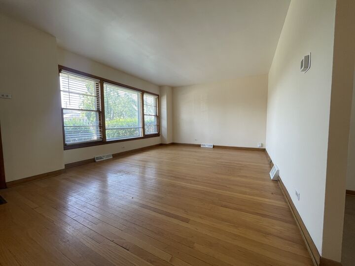 Property Photo:  5819 S Narragansett Avenue S  IL 60638 