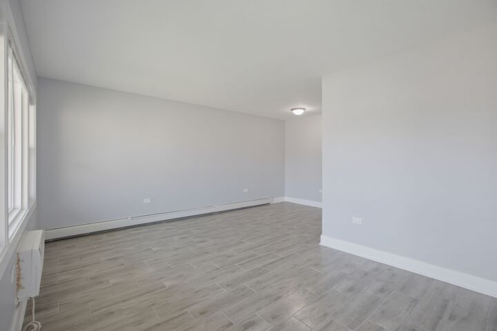 Property Photo: 2537 E 83rd Street 1 IL 60617