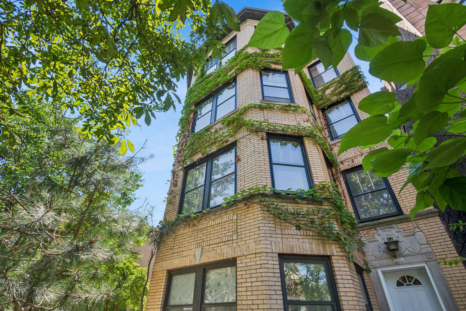 Property Photo: 3435 W Adams Street IL 60624
