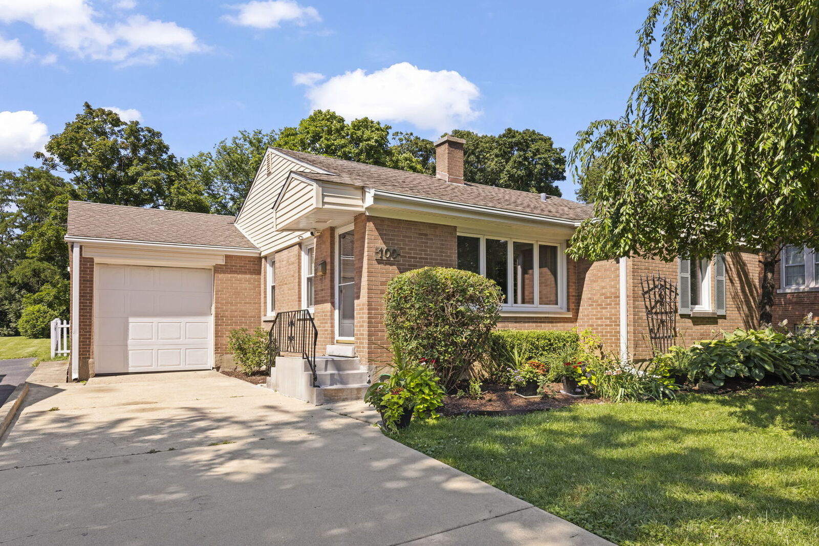 Property Photo:  100 E Morningside Avenue  IL 60148 