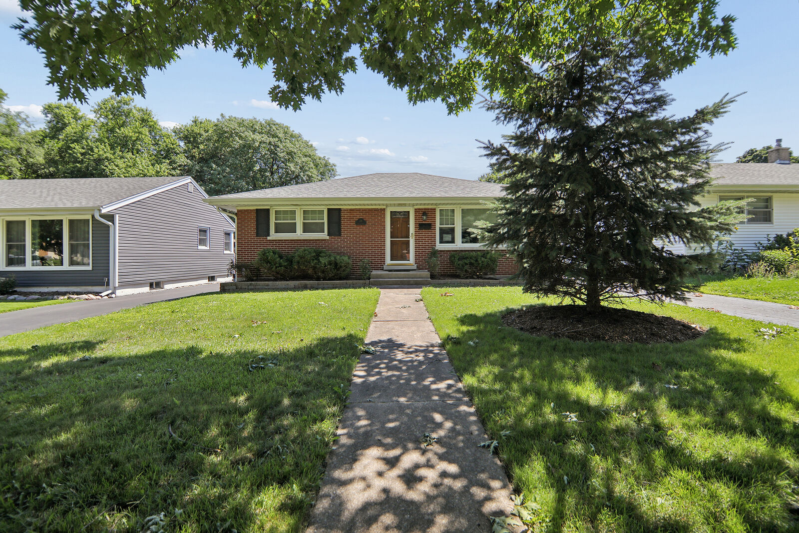 Property Photo: 29 N Summit Avenue IL 60181