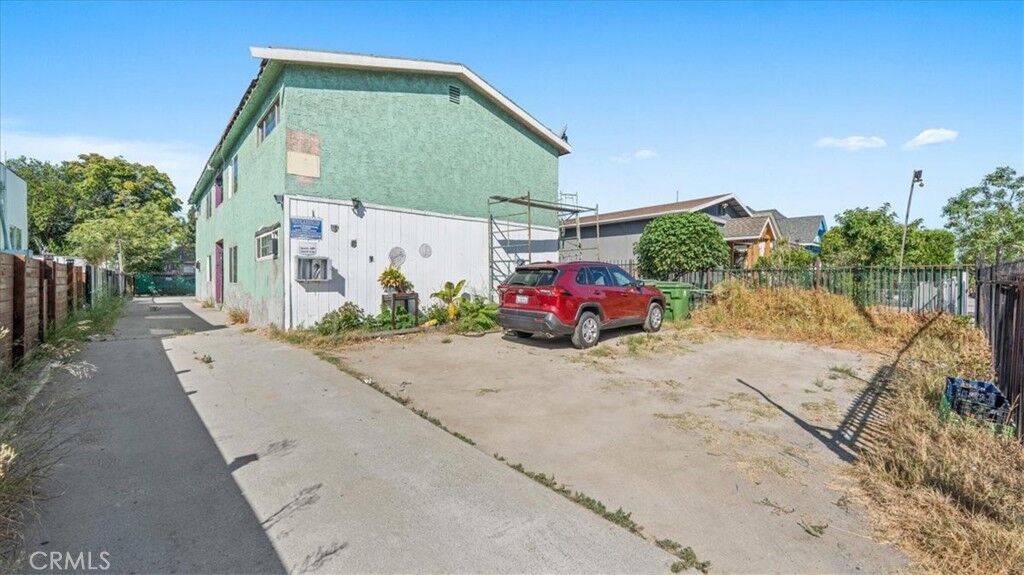 Property Photo:  1362 E 20th Street  CA 90011 