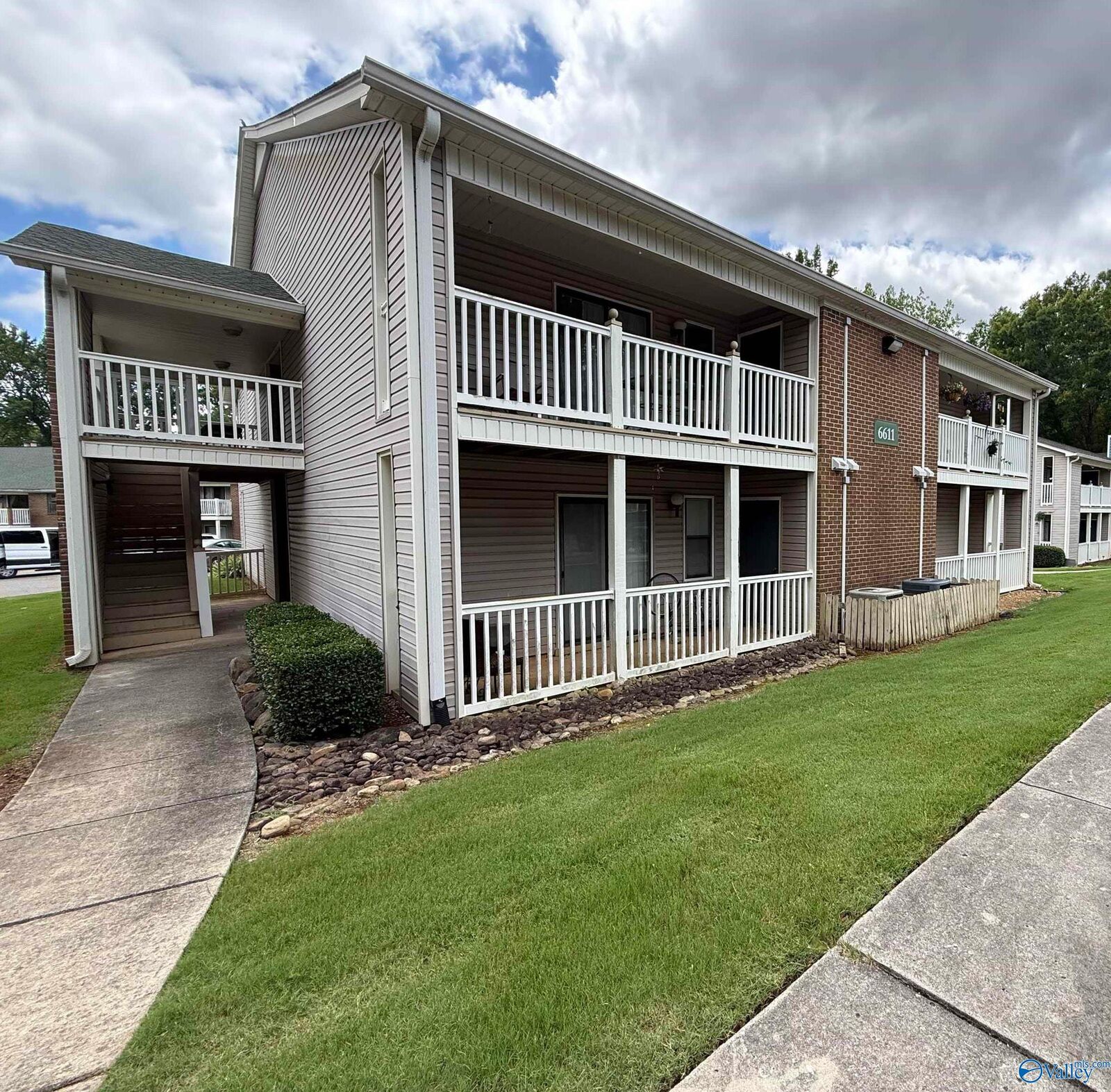 Property Photo: 6611-C Willow Pointe Drive C AL 35806