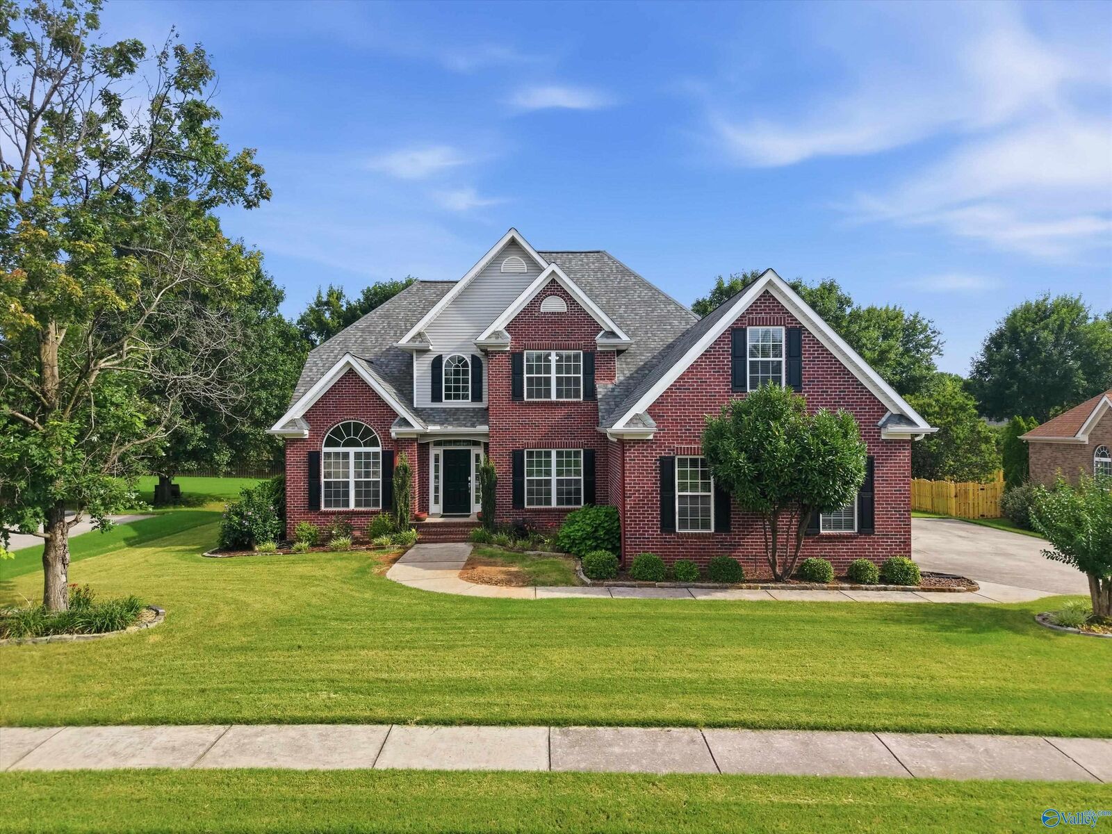 Property Photo:  121 Ambergate Drive  AL 35756 