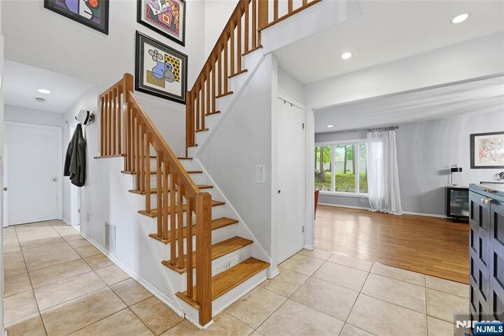 Property Photo:  8 Bayard Lane  NJ 07430 