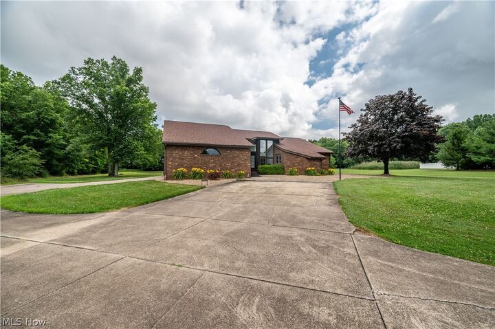 Property Photo: 405 Airport Drive NW OH 44481