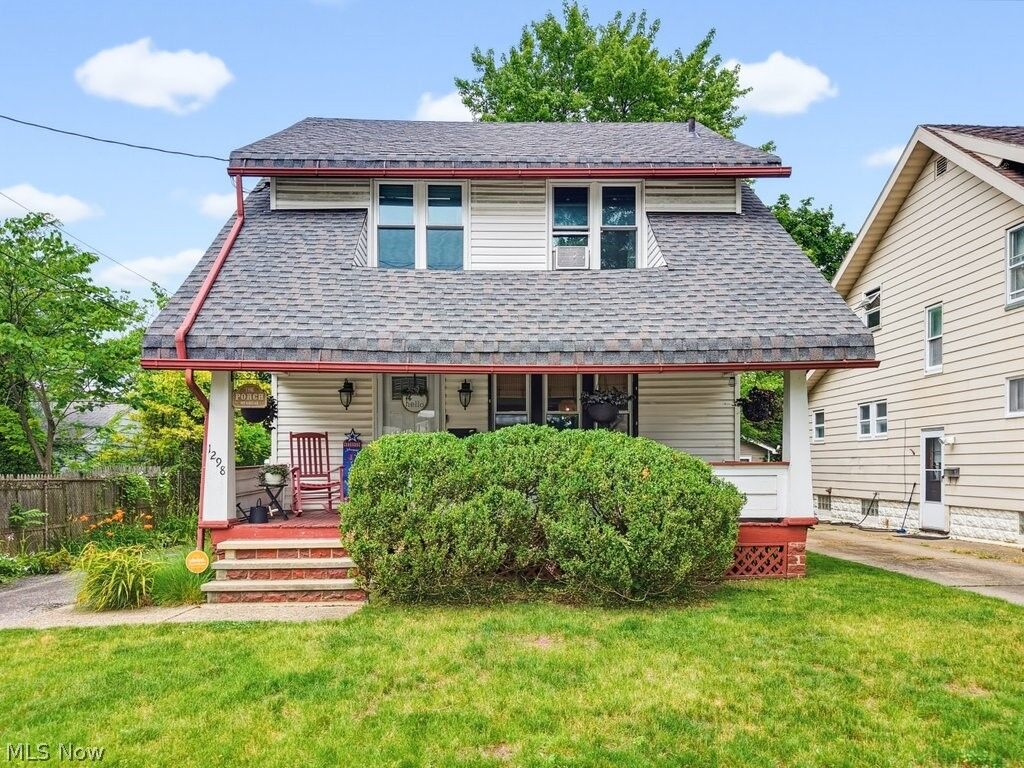 Property Photo: 1298 Neptune Avenue OH 44301
