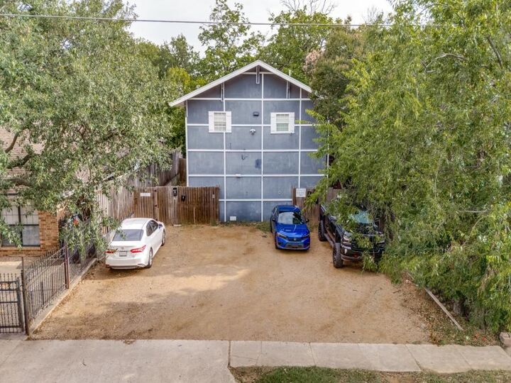 Property Photo:  735 W 10th Street  TX 75208 