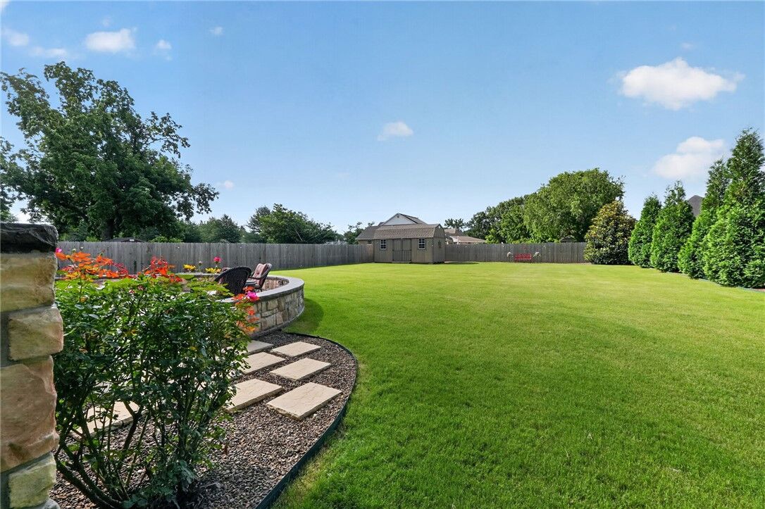 Property Photo:  1407 NW 3rd Street  AR 72712 
