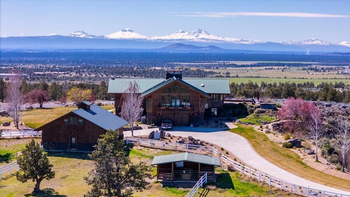 Property Photo: 1299 NW McDaniel Road OR 97753