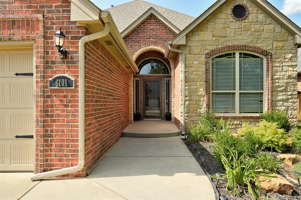 Property Photo: 6101 NW 153rd Street OK 73013
