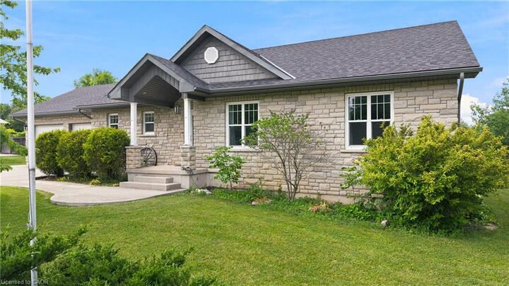 14 Regency Drive — photo 1