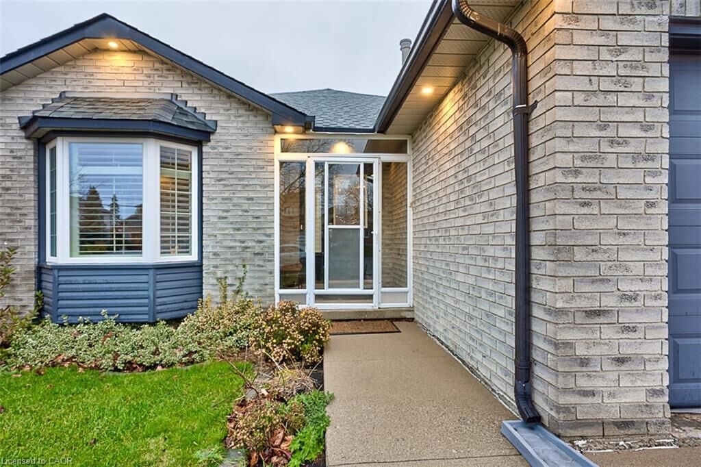 Property Photo:  180 Highland Road W  ON L8J 2V1 