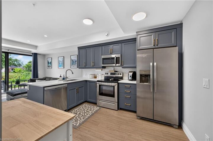 Property Photo:  