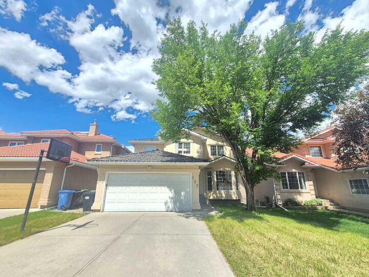 127 Hampstead Circle NW — photo 1