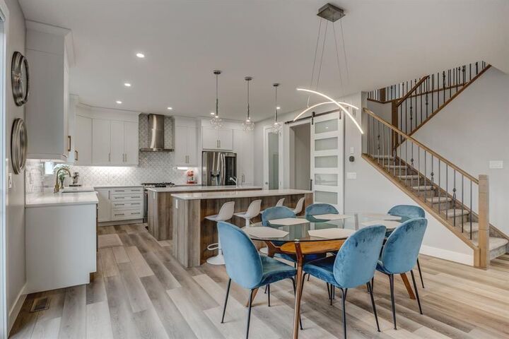 146 Yorkstone Way SW — photo 1