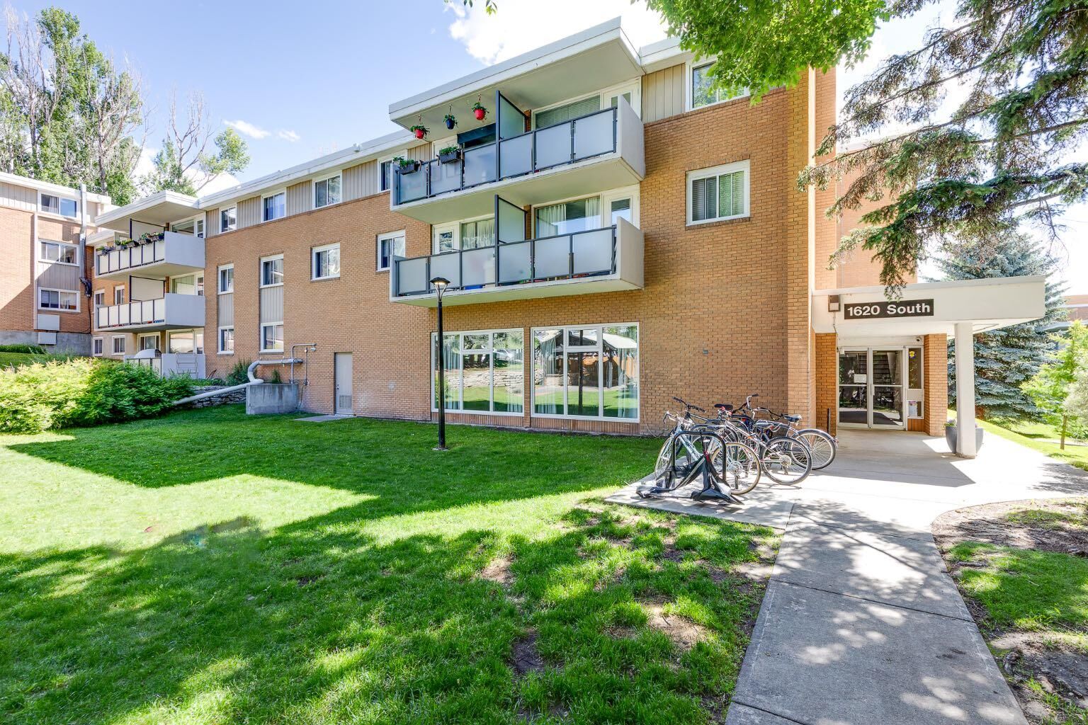 Property Photo:  1620 8 Avenue NW 366  AB T2N 1C4 