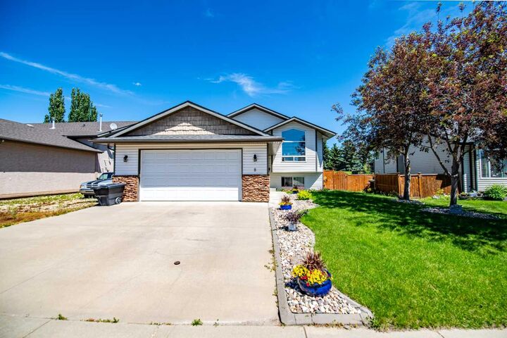 Property Photo:  8 Iron Wolf Ridge  AB T4L 2K2 