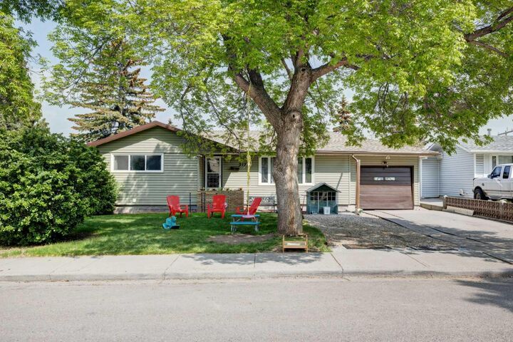 212 Hendon Drive NW — photo 1