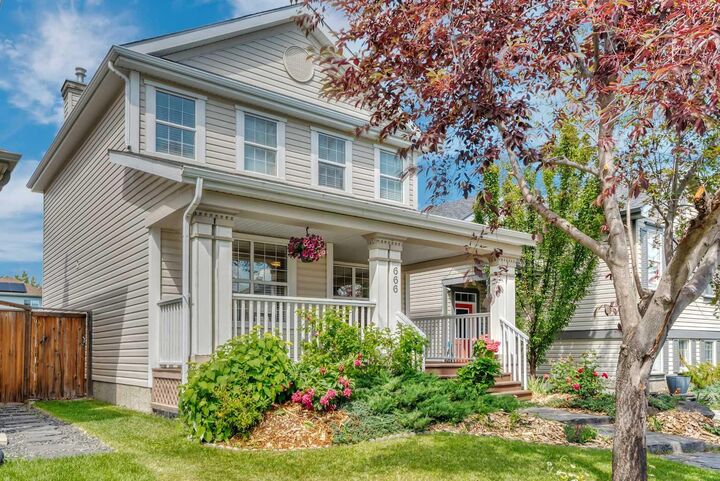 Property Photo:  666 Evermeadow Road SW  AB T2Y 4W7 