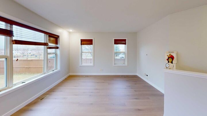 Property Photo: 3 Aberdeen Road W AB T1J 4Y5