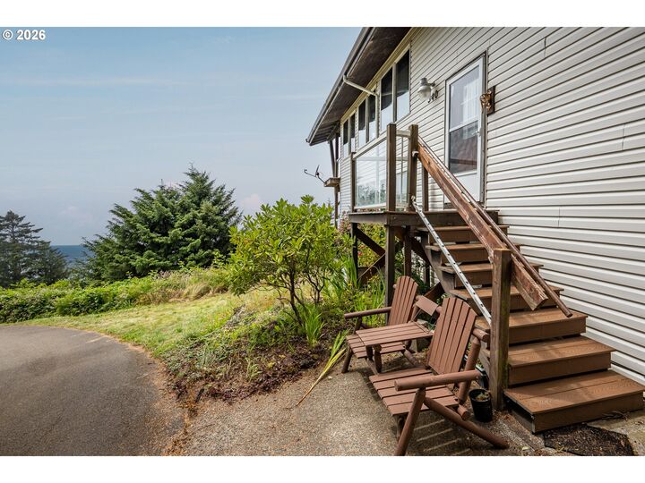 Property Photo:  340 NE Vista Terrace Ave  OR 97341 