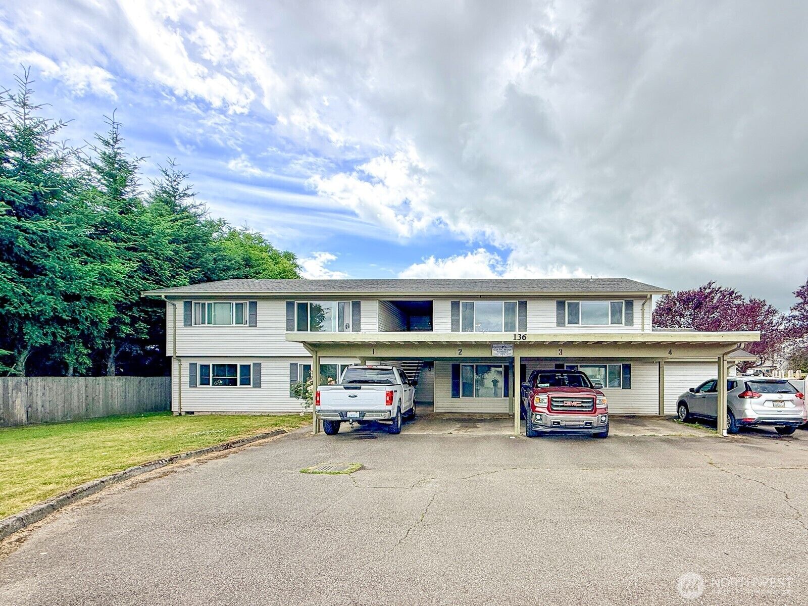 Property Photo:  136  McKean Court  WA 98022 