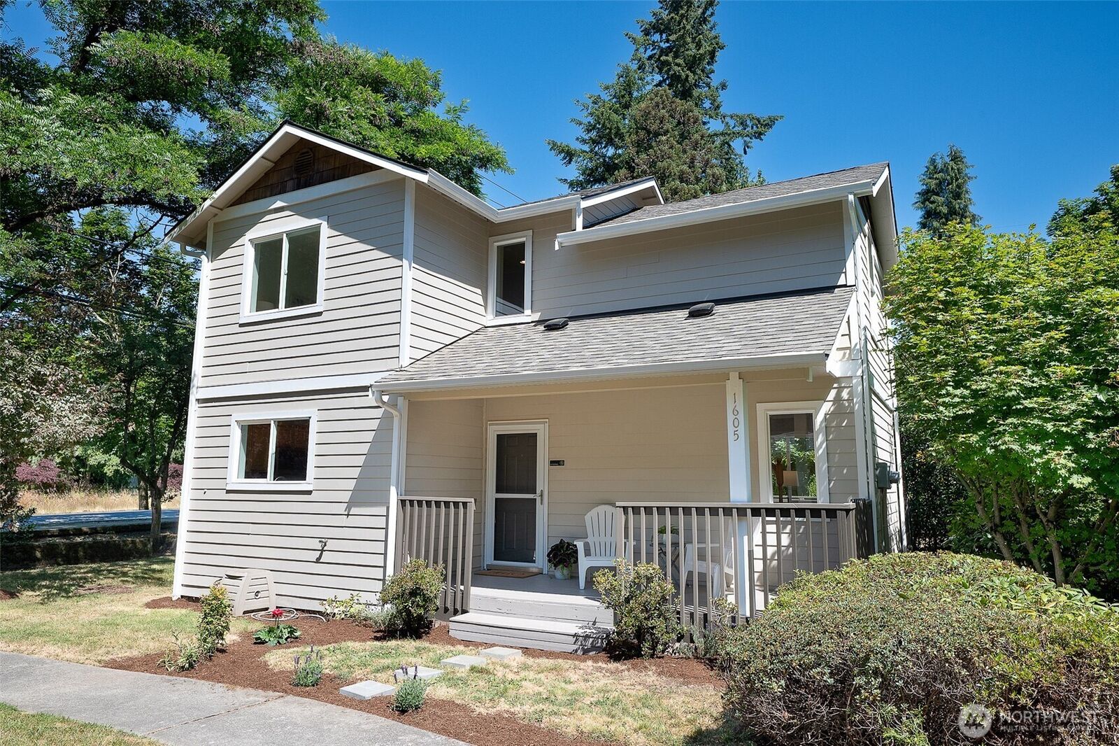Property Photo: 1605 N 183rd Street 1 WA 98133