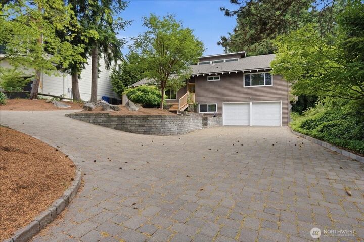 Property Photo: 5466 NE 200th Place WA 98155