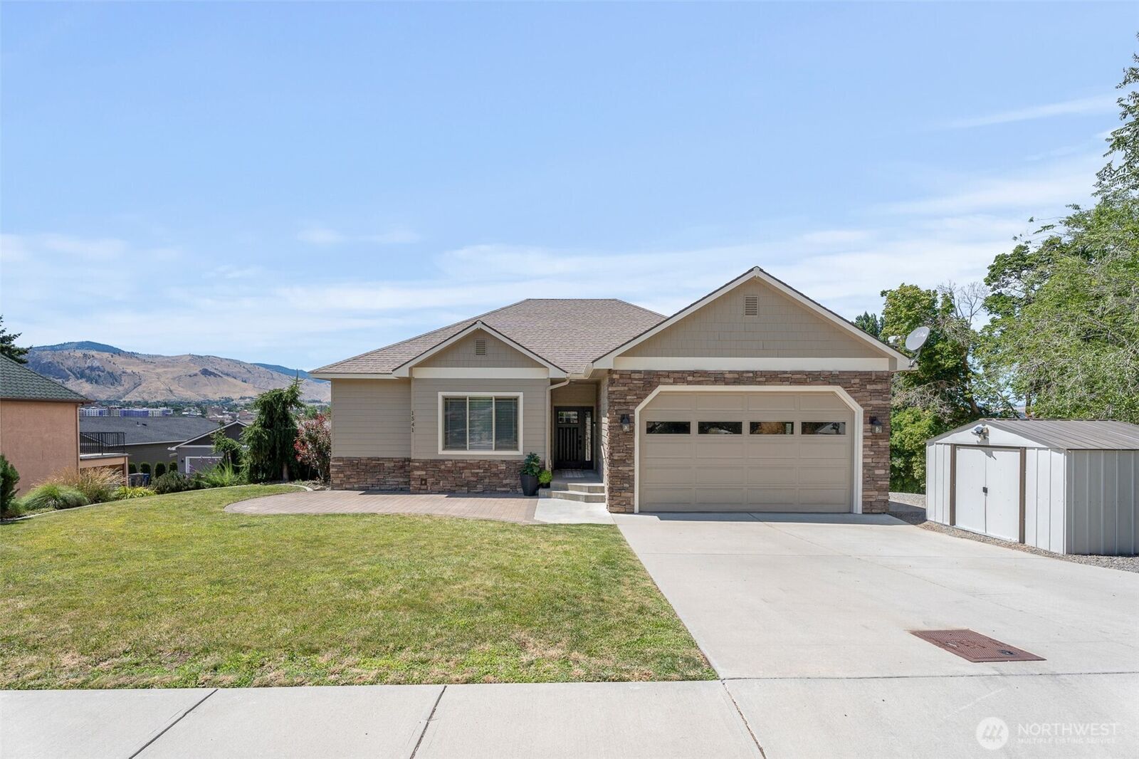 Property Photo: 1541 N Anne Avenue WA 98802