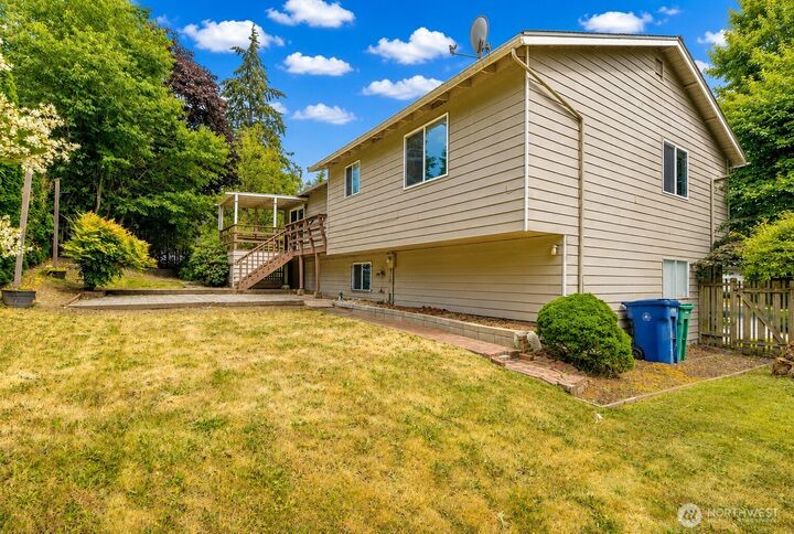 Property Photo: 32624 35th Avenue SW WA 98023