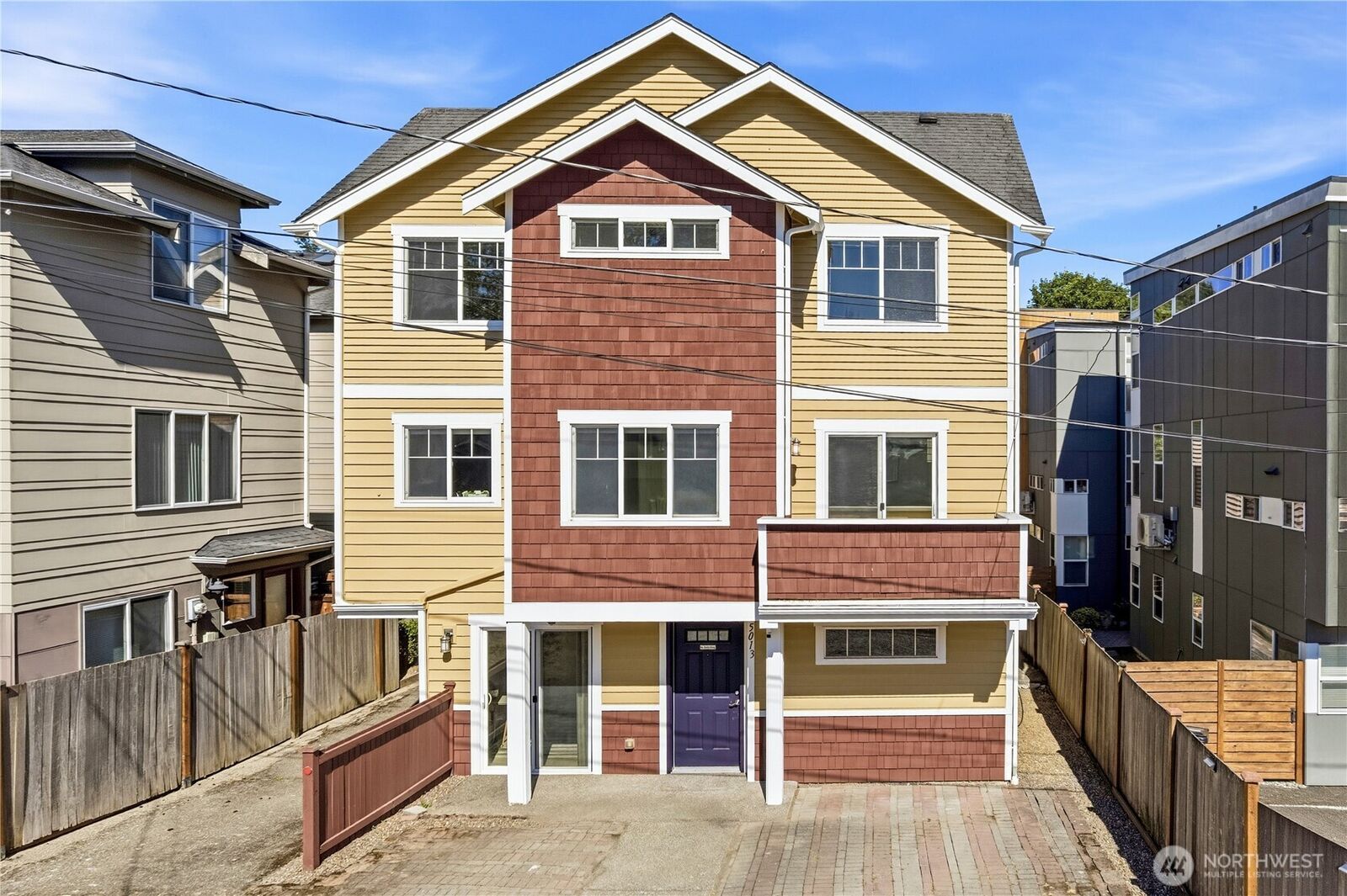 Property Photo:  5013  40th Avenue NE  WA 98105 