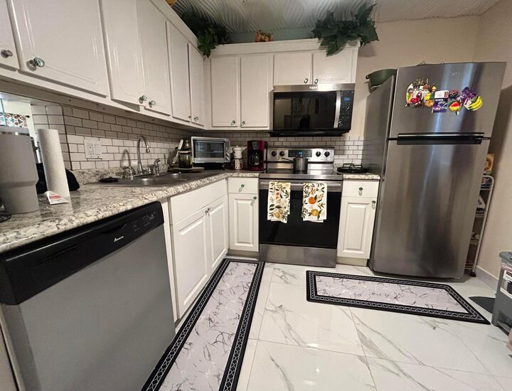 Property Photo: 300 NE 26th Avenue 113 FL 33435